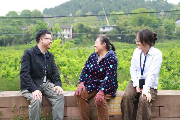 四川简阳：“嵌入式”监督护航桃产业发展