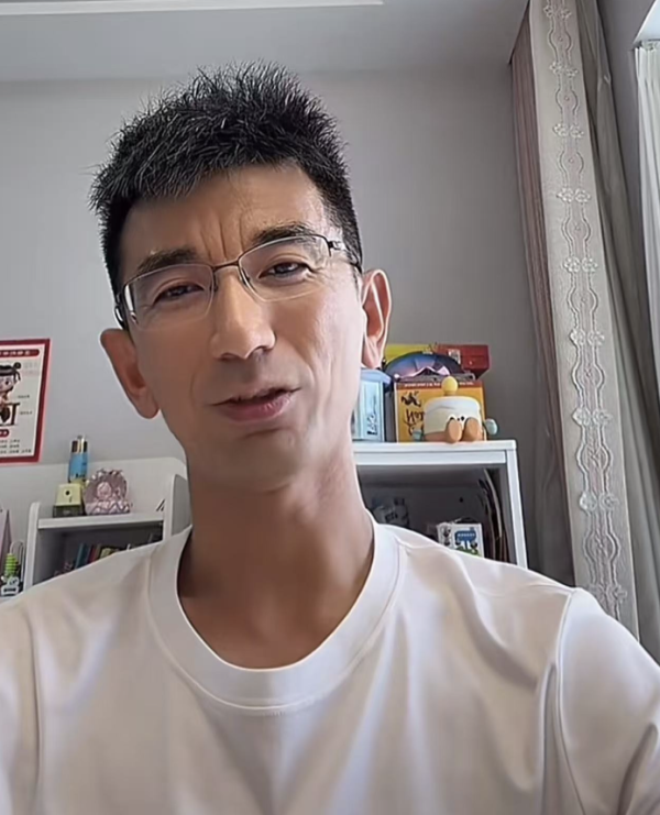 东方甄选前CEO孙东旭离职后首播，直播卖书两小时冲上书籍杂志榜第一